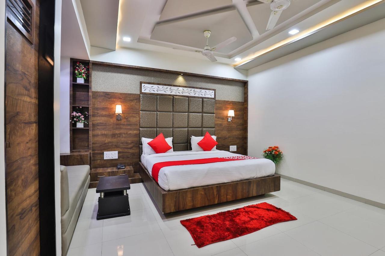 Collection O 7557 Hotel Shiv Kunj Exotica Naroda Екстериор снимка