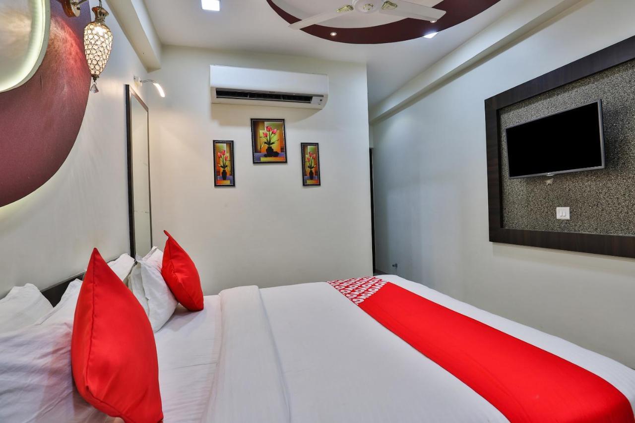 Collection O 7557 Hotel Shiv Kunj Exotica Naroda Екстериор снимка