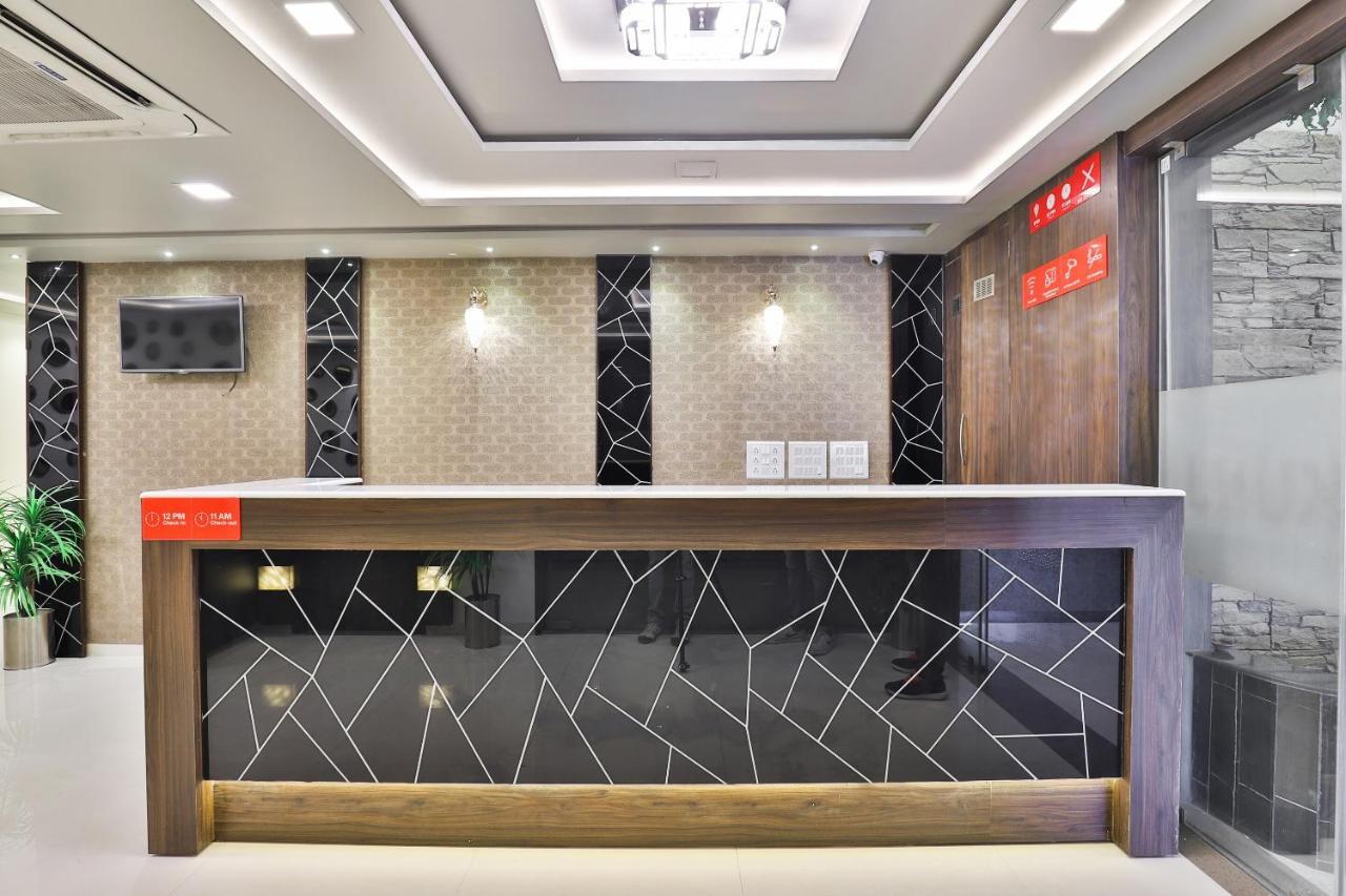 Collection O 7557 Hotel Shiv Kunj Exotica Naroda Екстериор снимка