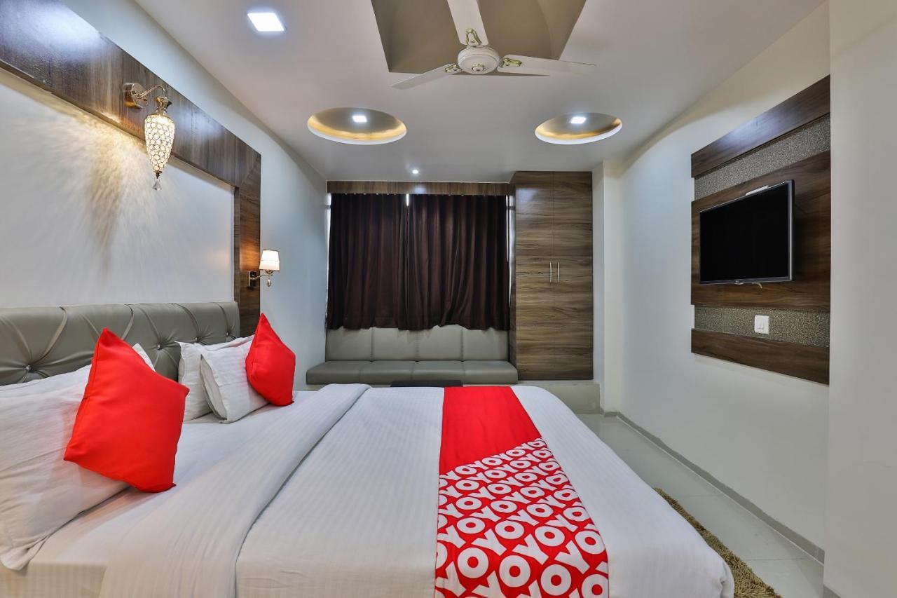 Collection O 7557 Hotel Shiv Kunj Exotica Naroda Екстериор снимка