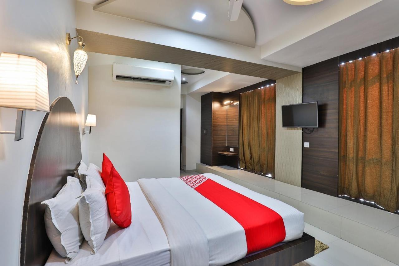 Collection O 7557 Hotel Shiv Kunj Exotica Naroda Екстериор снимка