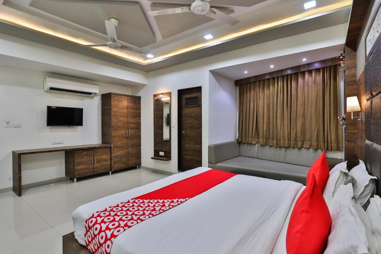 Collection O 7557 Hotel Shiv Kunj Exotica Naroda Екстериор снимка