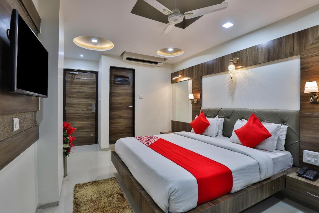 Collection O 7557 Hotel Shiv Kunj Exotica Naroda Екстериор снимка