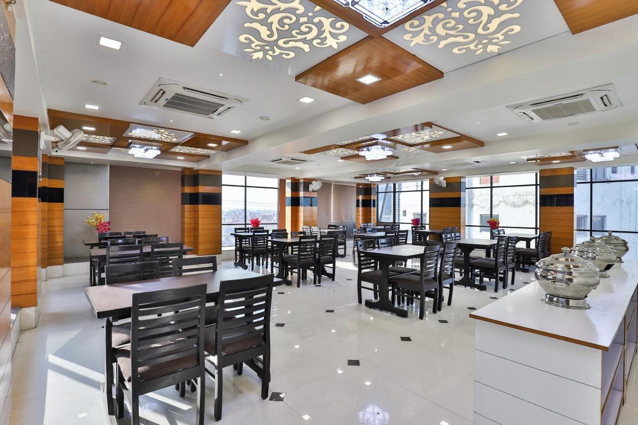Collection O 7557 Hotel Shiv Kunj Exotica Naroda Екстериор снимка