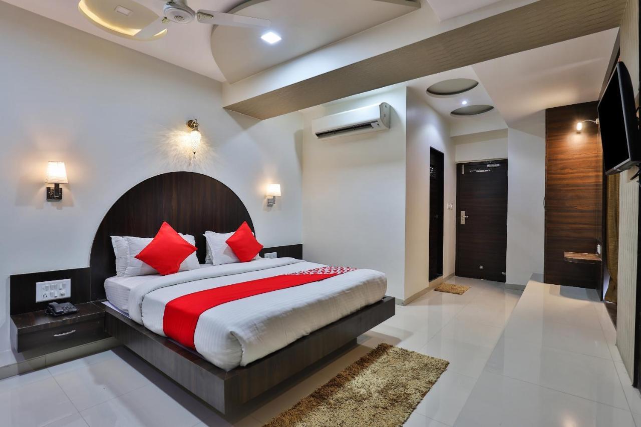 Collection O 7557 Hotel Shiv Kunj Exotica Naroda Екстериор снимка